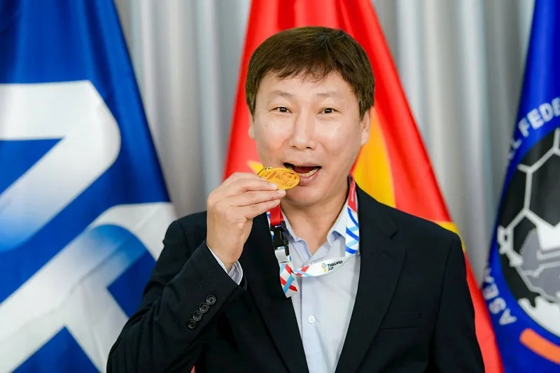 huan luyen vien kim sang sik